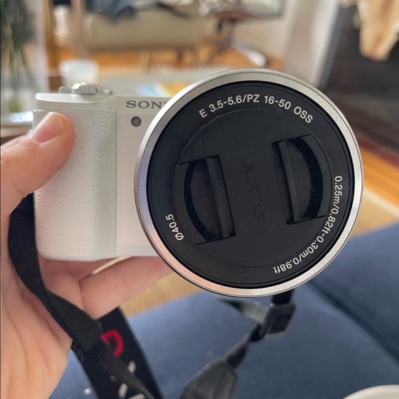 Sony a5100 16-50mm Mirrorless Digital Camera with 3-Inch Flip Up